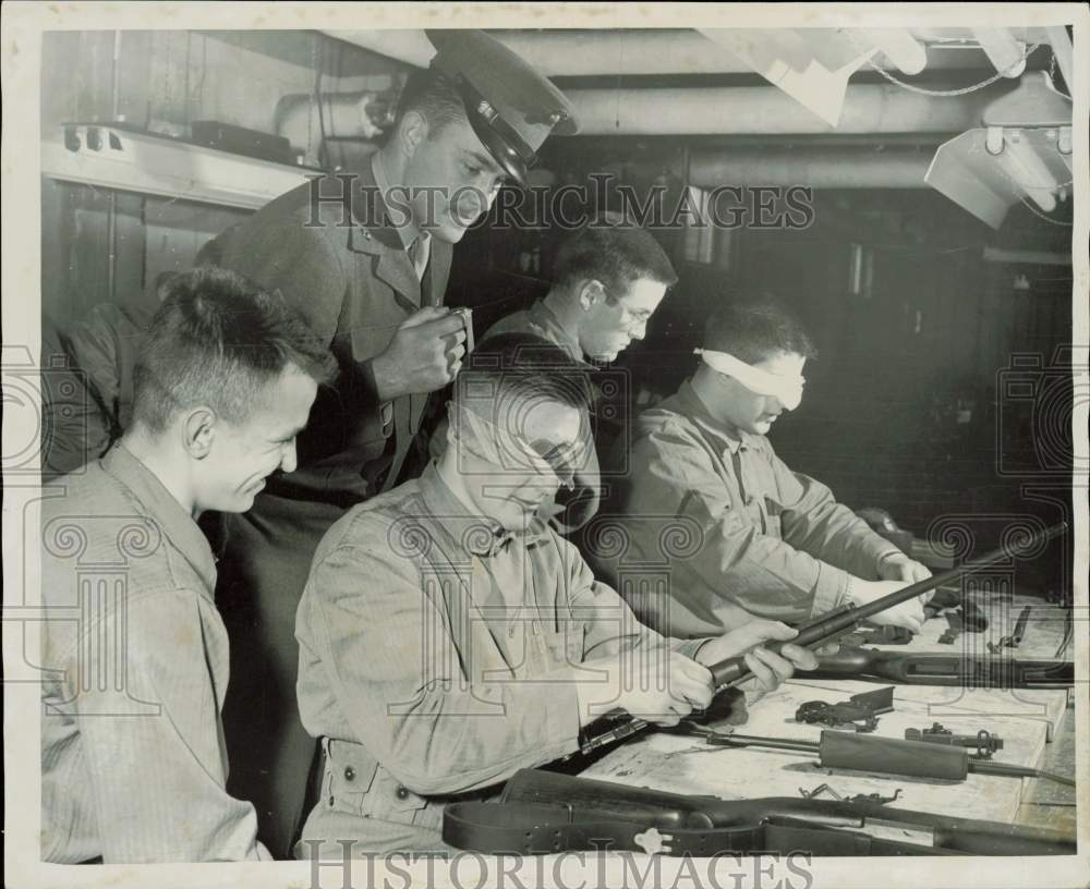 1951 Press Photo James LaFayette instructs marines at naval station in Minnesota- Historic Images