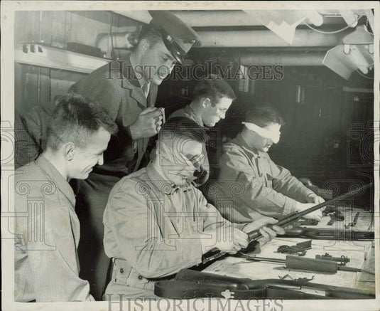 1951 Press Photo James LaFayette instructs marines at naval station in Minnesota- Historic Images