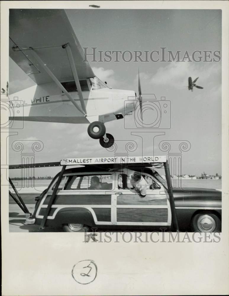 1949 Press Photo Plane eases down onto &quot;the smallest airport in the world&quot;- Historic Images