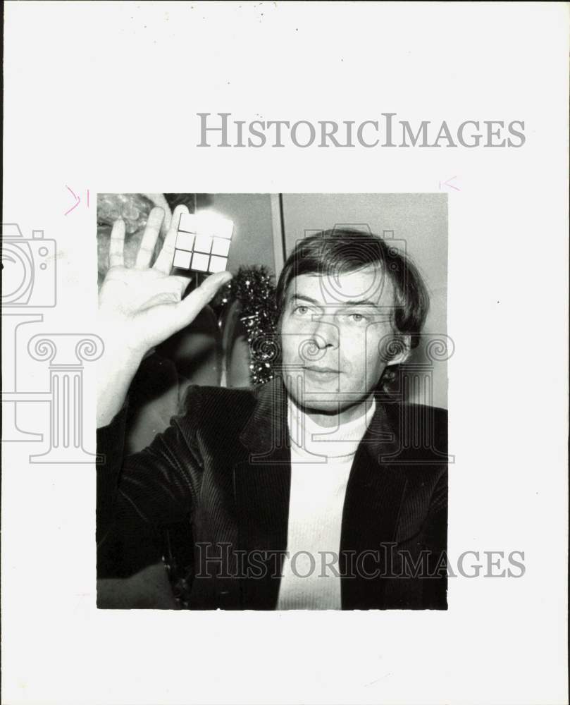 1982 Press Photo Rubik&#39;s cube inventor Erno Rubik in London - lra89113- Historic Images