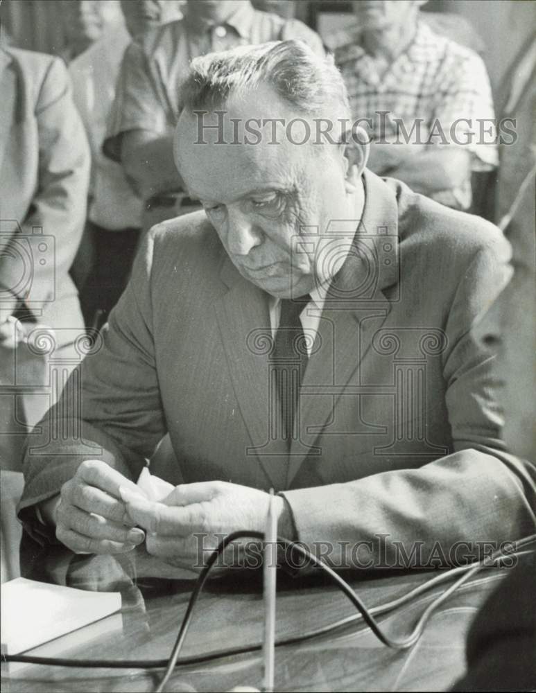 1957 Press Photo Claude Renshaw in pensive mood during meeting - lra89234- Historic Images