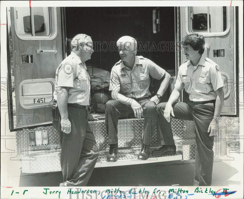 1983 Press Photo Paramedics Milton Bickley, his son Milton, and Jerry Henderson- Historic Images