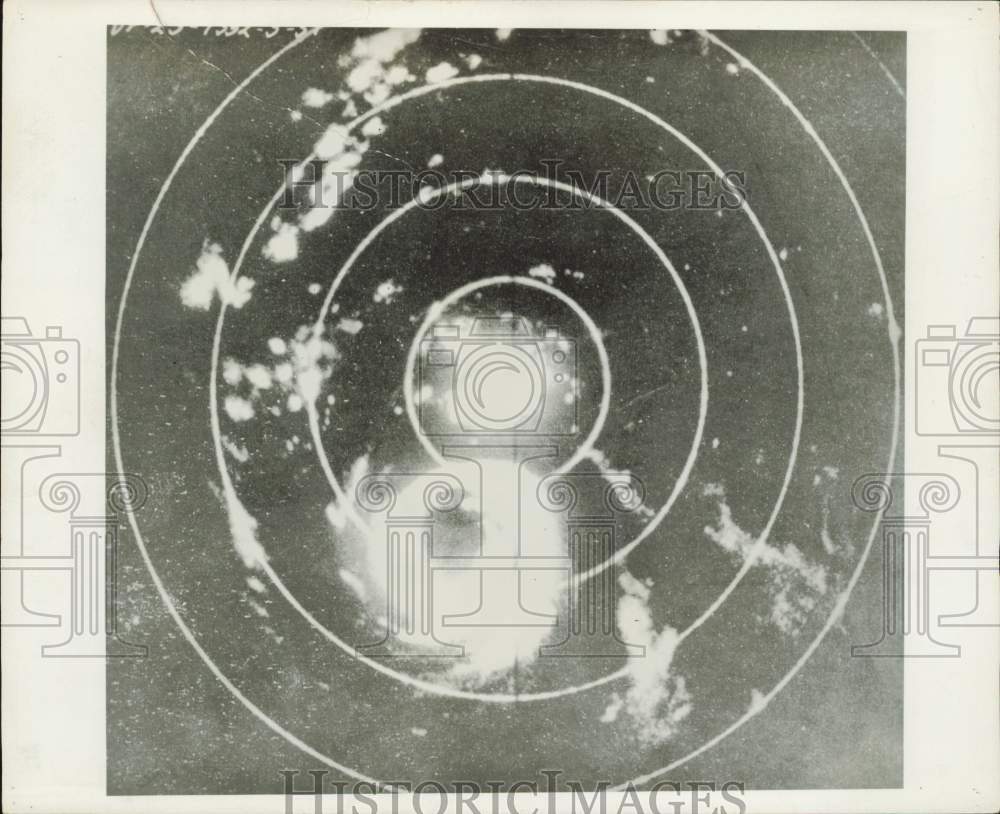 1954 Press Photo A hurricane appearing on a radar screen - lra90942- Historic Images