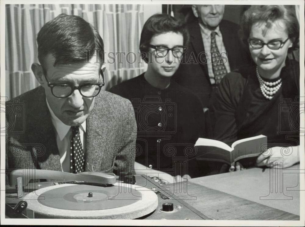 1960 Press Photo Martin Mundinger listens on talking record at St. Paul Library- Historic Images