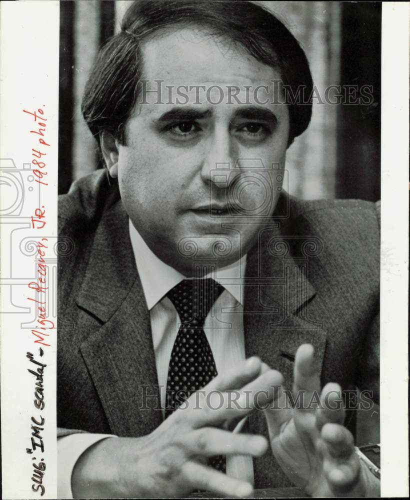 1984 Press Photo Miguel Ricarey Jr. of International Hospital speaks at meeting- Historic Images