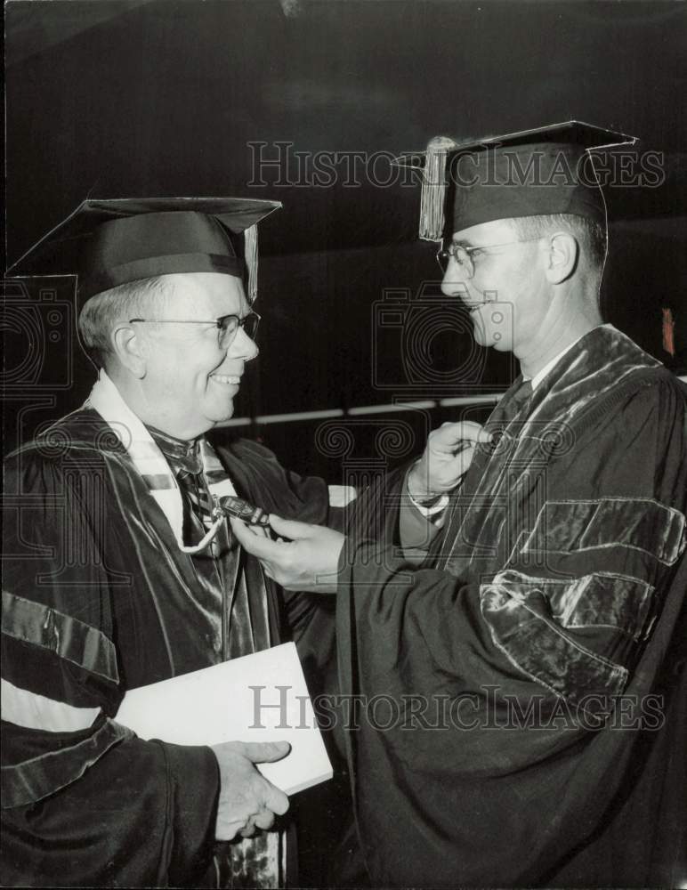 1957 Press Photo Doctors Jay Pearson and J. Wayne Reitz at Miami graduation- Historic Images