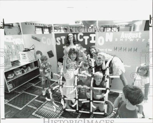 1992 Press Photo Kids and overseers in "jail" they made together at KinderCare- Historic Images