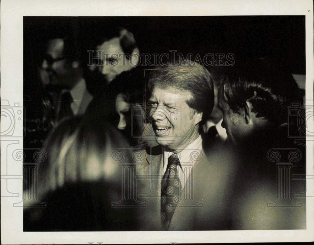 1976 Press Photo Jimmy Carter in jovial mood while greeting supporters- Historic Images