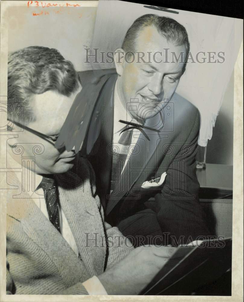 1959 Press Photo John Schank reads documents with singer Vaughn Monroe at event- Historic Images