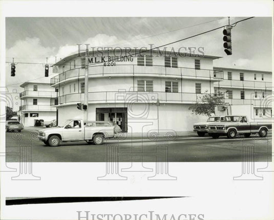 1987 Press Photo Newly remodeled MLK Building in Liberty City - lra94769- Historic Images