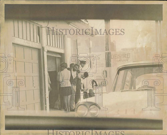1969 Press Photo People at Pa's Poolroom on N.W. 62nd Street in Liberty City- Historic Images