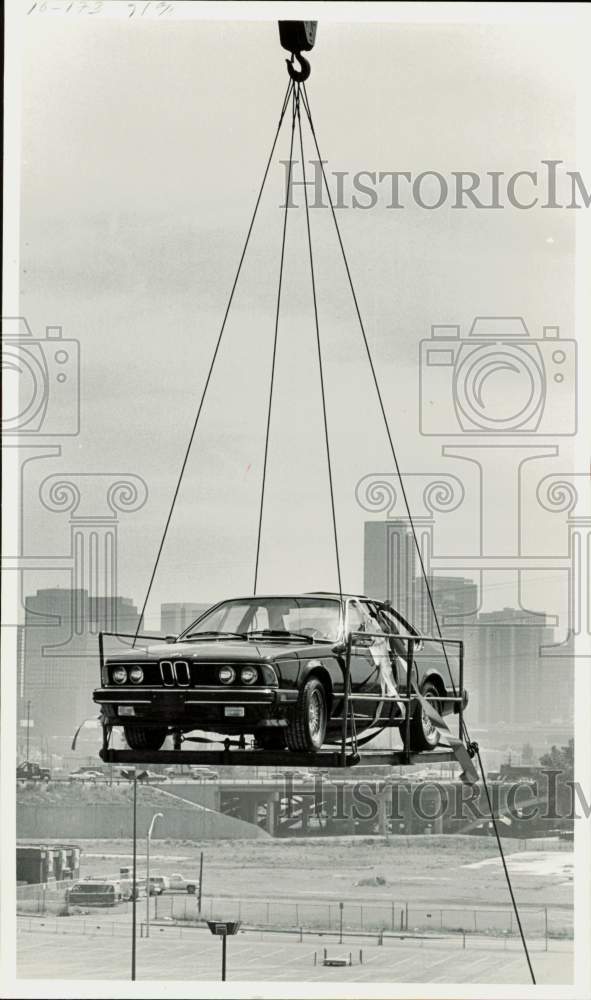 1986 Press Photo Denver Nuggets Mo Martins BMW on the way to roof of arena- Historic Images