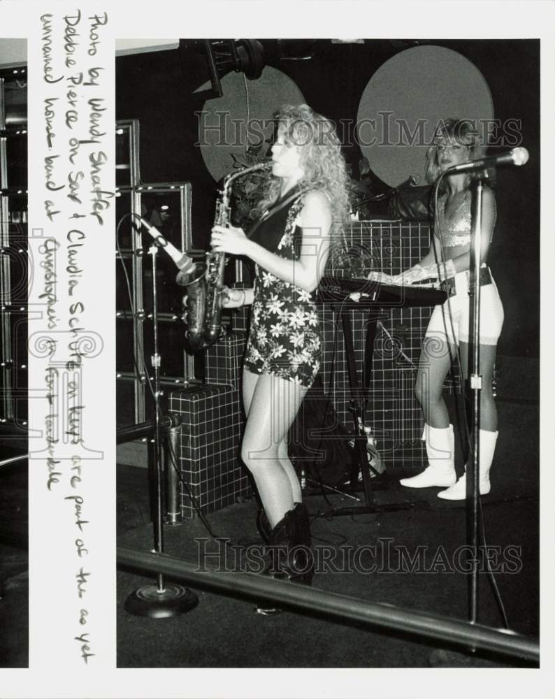 1991 Press Photo Musicians Debbie Pierce and Claudia Schure at Christopher&#39;s Bar- Historic Images