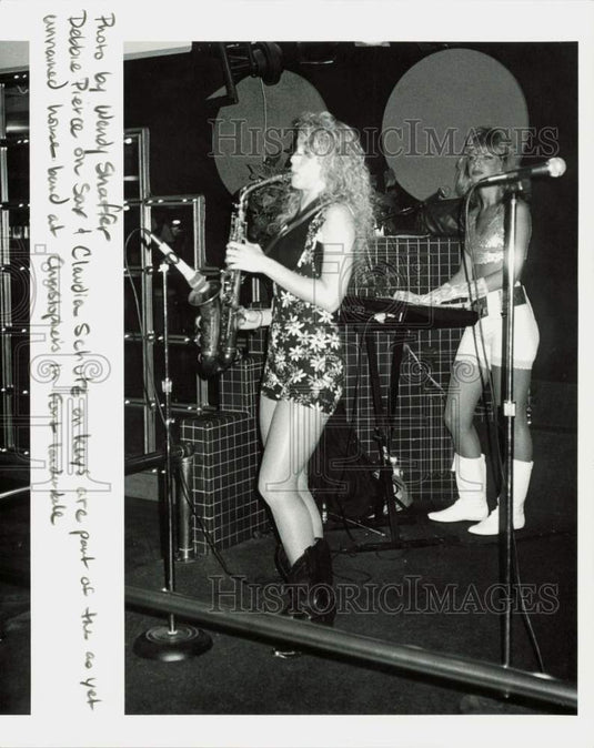 1991 Press Photo Musicians Debbie Pierce and Claudia Schure at Christopher's Bar- Historic Images