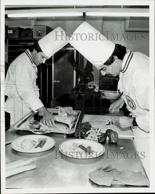 1988 Press Photo Chefs Roland Czekelius and Jose Faria on the New England team- Historic Images