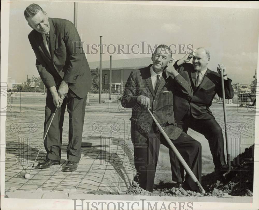1966 Press Photo Sam Shoemaker and group at Arnold Palmer course ground breaking- Historic Images