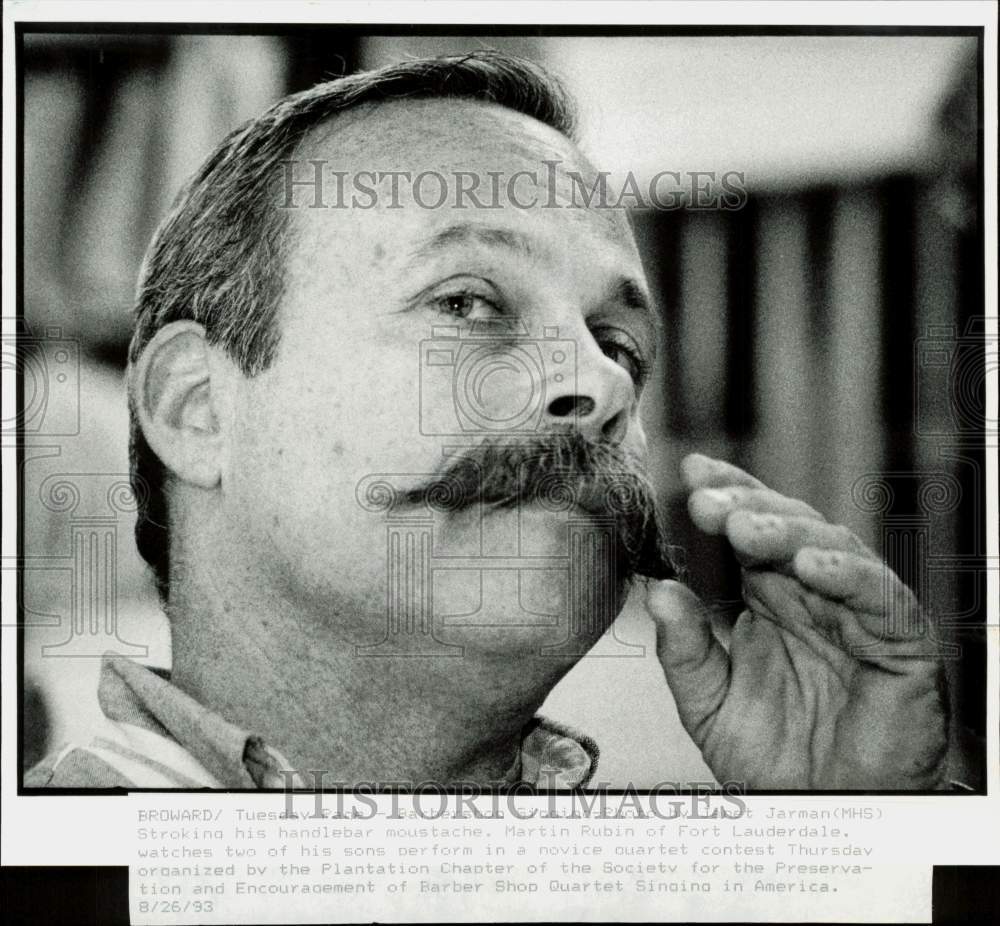 1993 Press Photo Martin Rubin watches sons perform at novice quartet contest- Historic Images