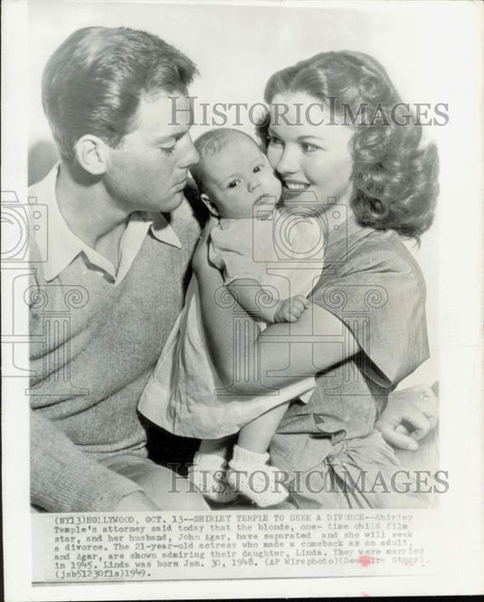 1949 Press Photo Shirley Temple and husband John Agar shown with daughter Linda- Historic Images