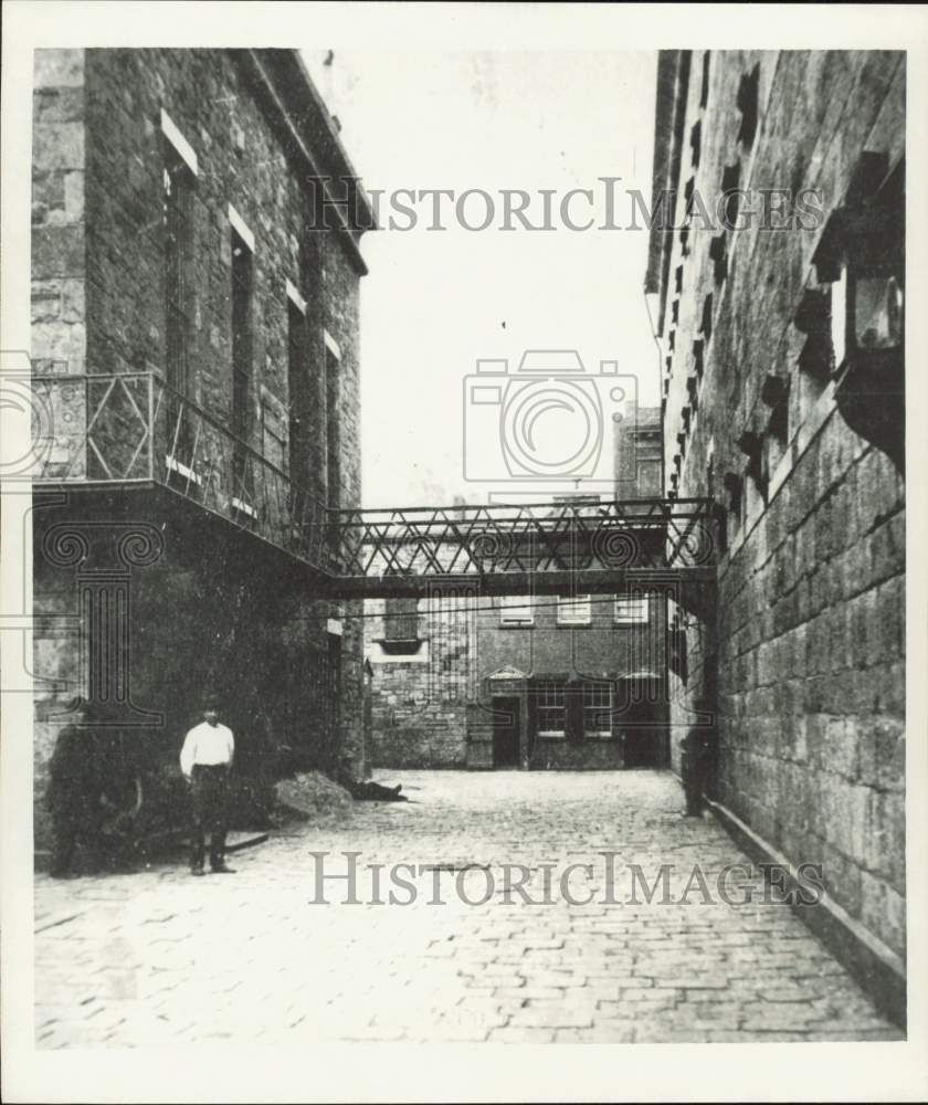 1970 Press Photo The Bridge of Sighs at old Tombs Prison in New York - lra99912- Historic Images