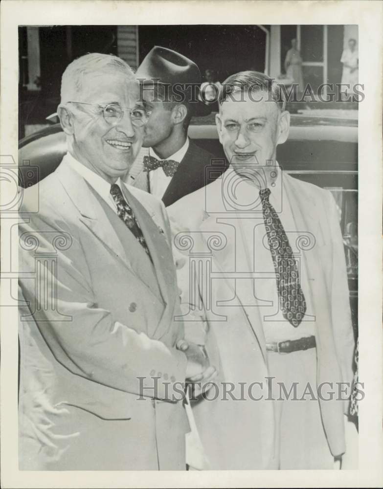 1946 Press Photo Harry Truman shakes hands with Roger Serman in Kansas City- Historic Images