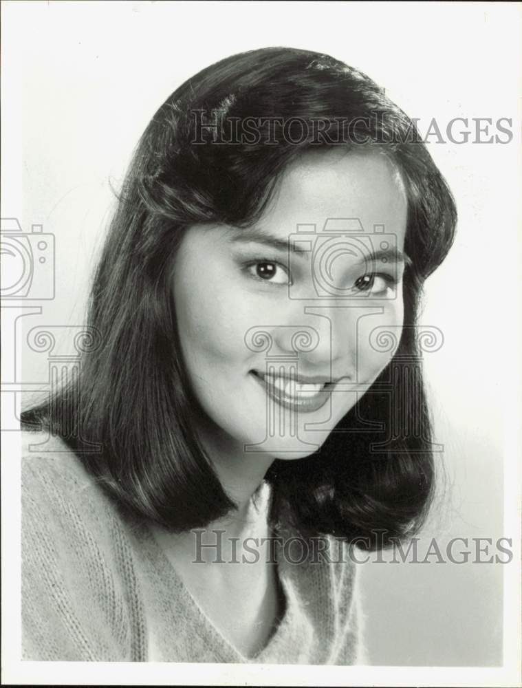 1983 Press Photo Woman wearing a sweater poses for camera - lrb00920- Historic Images