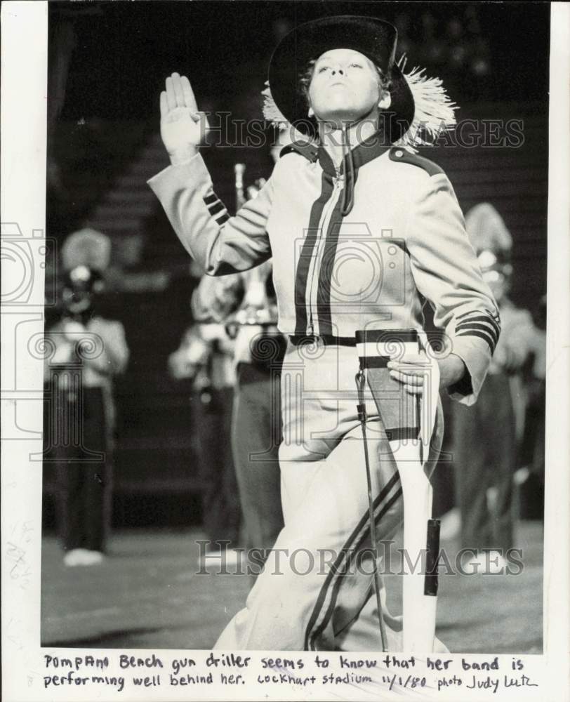 1980 Press Photo Pompano Beach gun driller and band perform at Lockhart Stadium- Historic Images