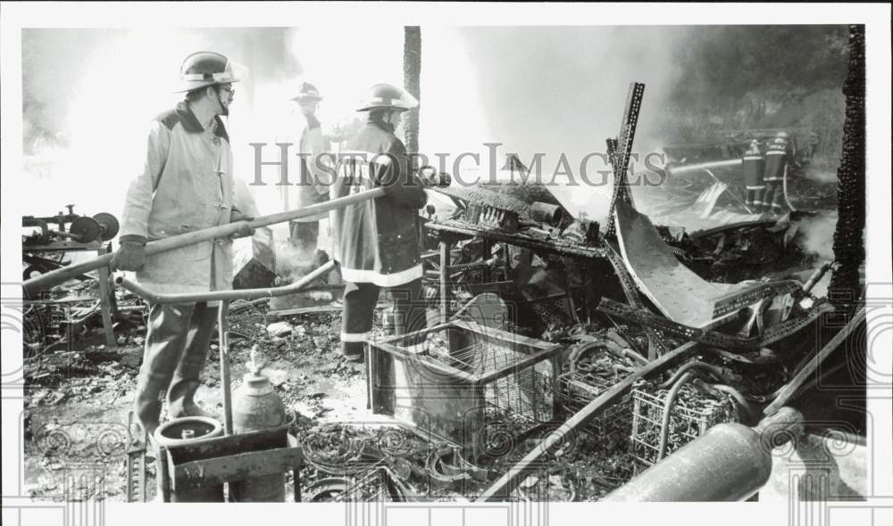 1989 Press Photo Firemen Jeff Simmons &amp; Jim Frary hose down fire in Otisco barn- Historic Images