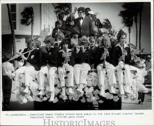 1980 Press Photo Deerfield Beach Middle School Band plays at Cracker Parade- Historic Images