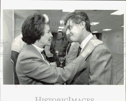 1988 Press Photo Joaquin Avino chats with a woman at a party - lrb02131- Historic Images