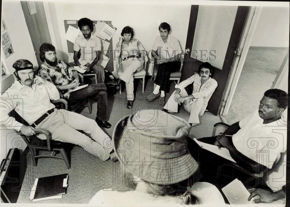 1975 Press Photo Vietnam veterans attend group session at a center - lrb02769- Historic Images