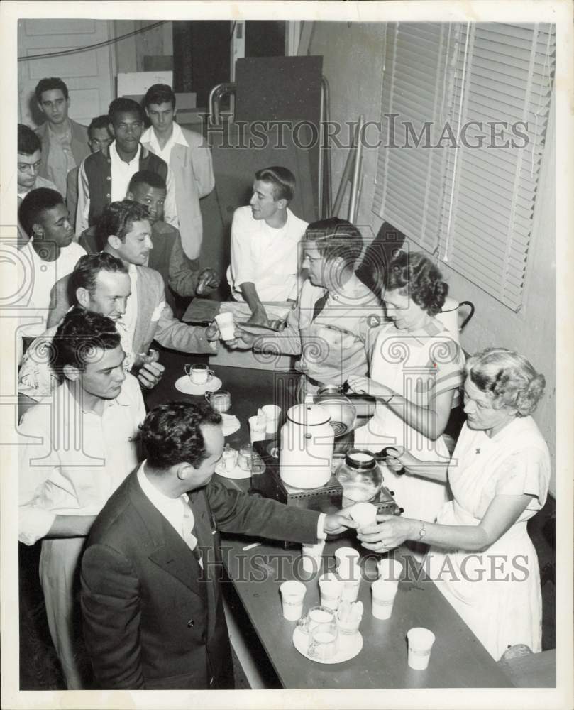 1951 Press Photo People getting refreshments at serving line - lrb03066- Historic Images