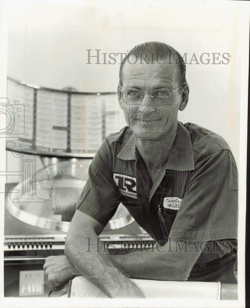 1965 Press Photo Milton &quot;Uncle Miltie&quot; Roberts at his shop in Sweetwater, FL- Historic Images
