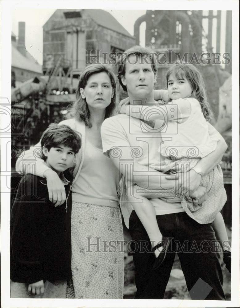 1989 Press Photo Jeff Daniels and co-stars in &quot;No Place Like Home&quot; - lrb03250- Historic Images