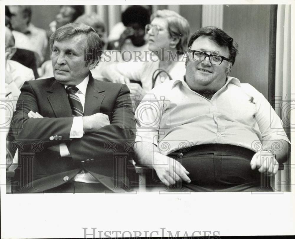 1981 Press Photo Charles Hermanowski and Steve Ross at city commission hearing- Historic Images