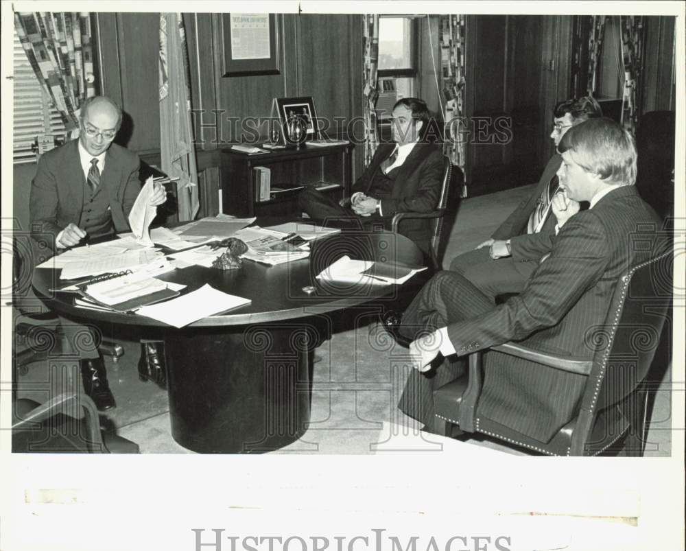 Press Photo Secretary James Watt confers with officials in his office- Historic Images