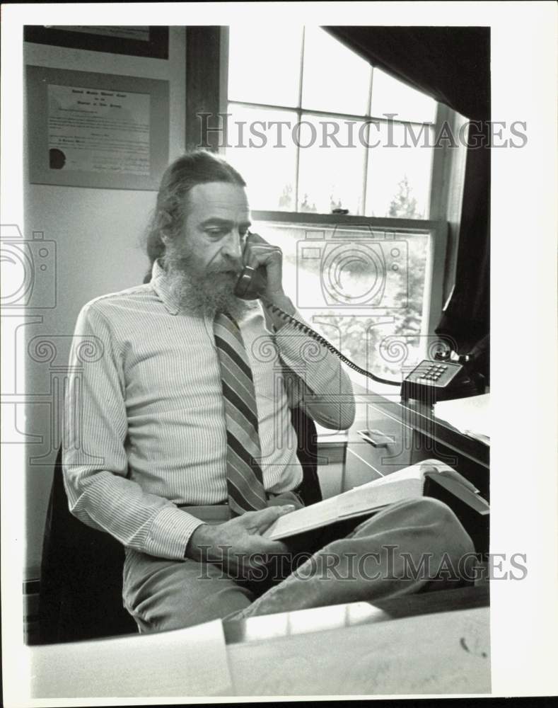 1988 Press Photo Attorney Irwin Ravin in His Office in Homer - lrb05823- Historic Images