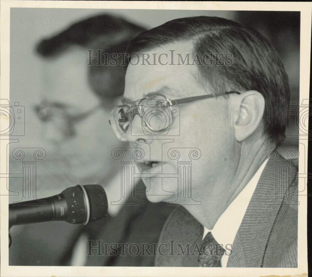 1992 Press Photo Edward B. Rasmuson Speaking at Microphone - lrb06407- Historic Images