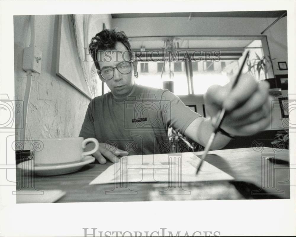 1992 Press Photo Anchorage Artist Duke Russell Painting in Java Joint- Historic Images