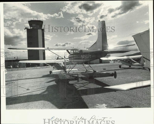 1982 Press Photo Small Plane Parking at Fairbanks International Airport- Historic Images