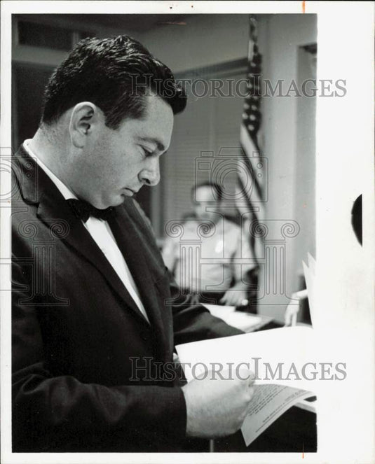 1966 Press Photo North Miami Beach's public defender Leonard Rubin at court- Historic Images