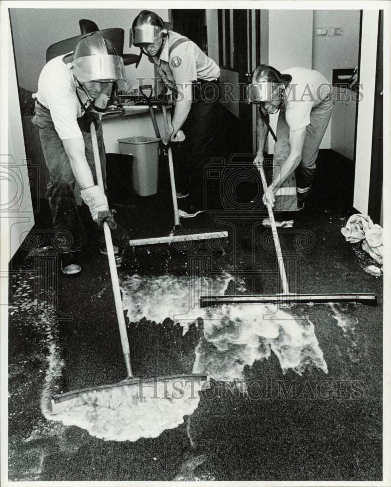 1981 Press Photo Miami Beach Firefighters Mopping at City Hall - lrb08320- Historic Images