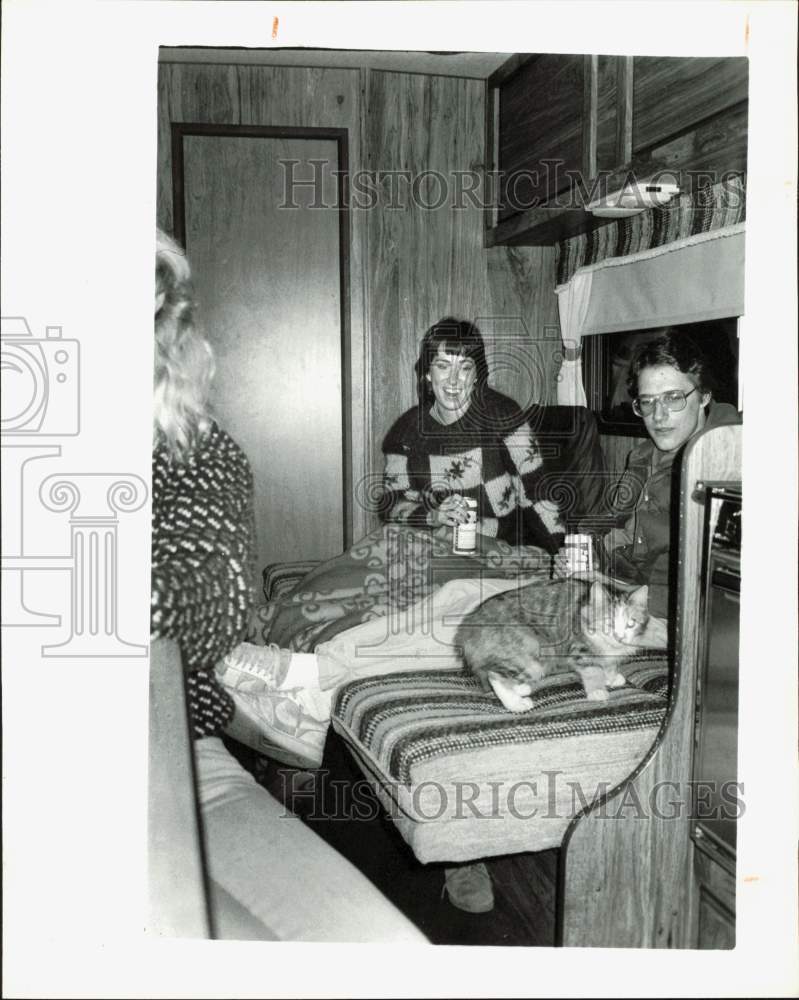 1984 Press Photo Students with Cat in Their Room, Fort Lauderdale, Florida- Historic Images