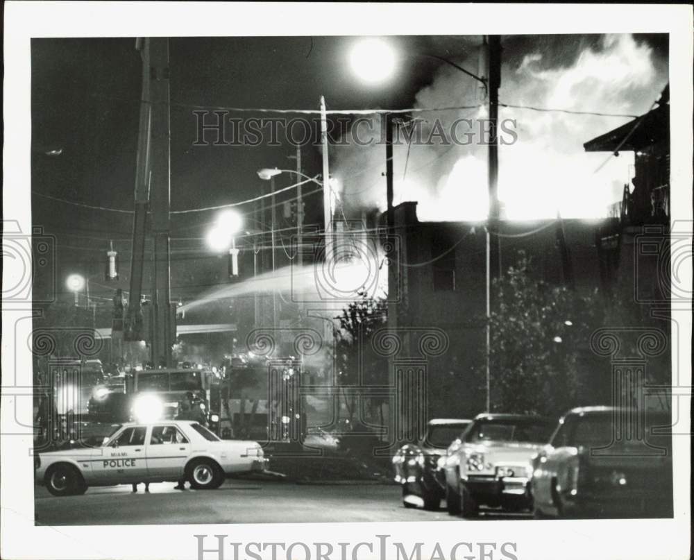 1980 Press Photo Firemen battle blaze on NE 2nd Ave. in racial demonstration, FL- Historic Images