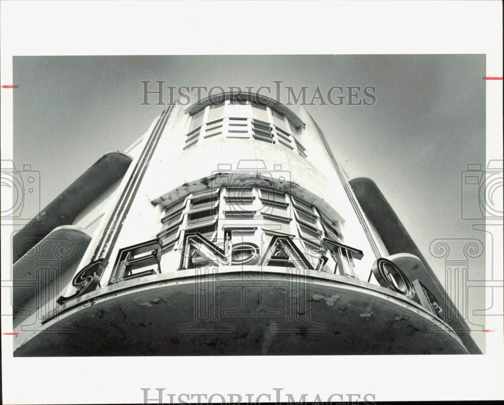 1987 Press Photo Senator Hotel Sign Viewed From Below in Miami Beach, Florida- Historic Images