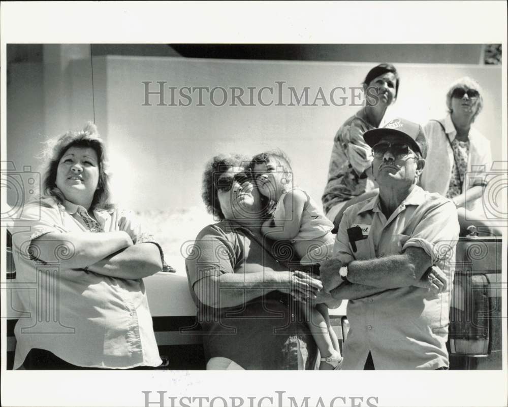 1991 Press Photo Sheila Henry and group looking at the Port of Miami Bridge- Historic Images