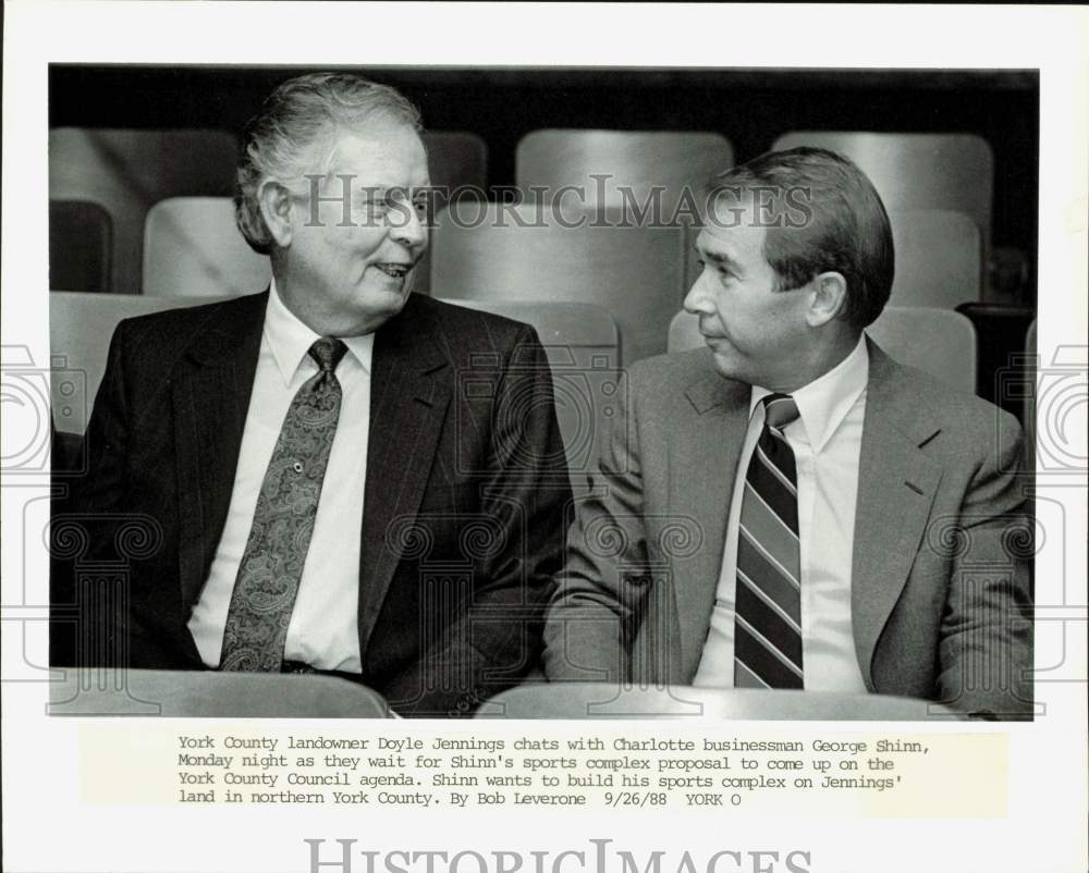 1988 Press Photo Doyle Jennings &amp; George Shinn at York County Council Meeting- Historic Images