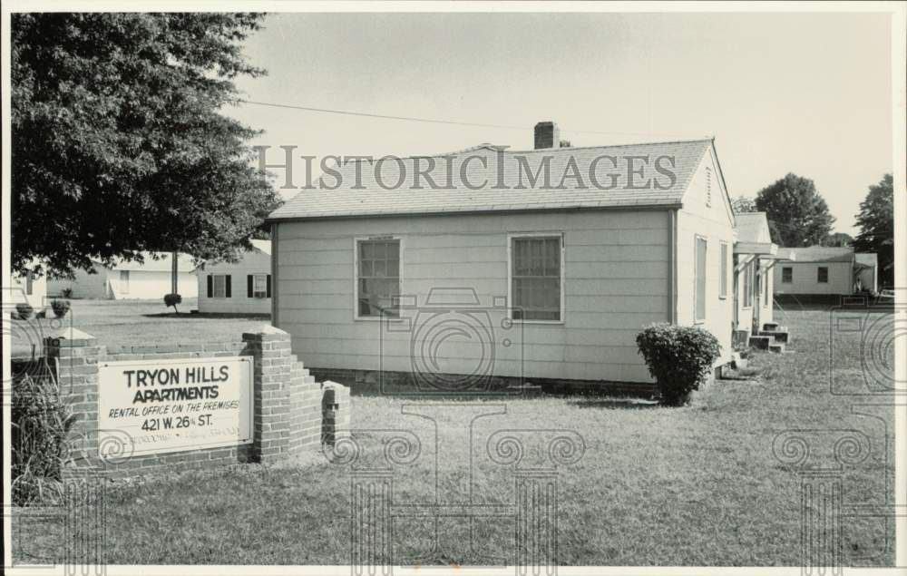 1983 Press Photo Exterior view of Tryon Hills Apartments complex in Charlotte- Historic Images