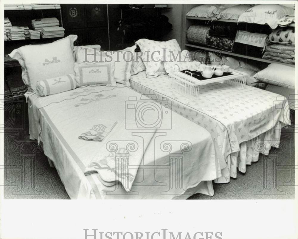 1985 Press Photo Linen manufactured by Trousseau Monogram at Bal Harbor store- Historic Images