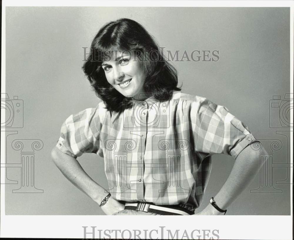 1982 Press Photo Vivian Wells with hands on hips - lrb09778- Historic Images