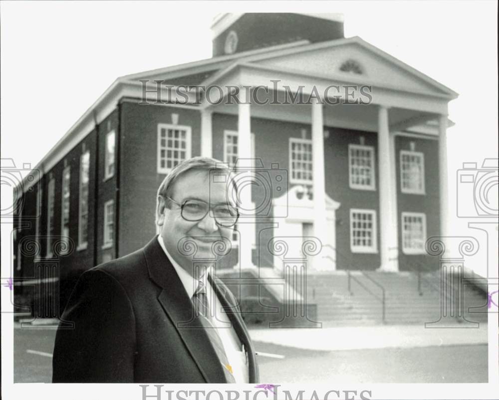 1989 Press Photo Reverend Ned Owens at Mt. Zion Methodist Church - lrb10939- Historic Images